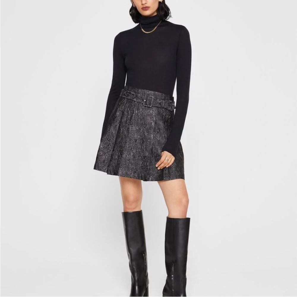 NWOT Club Monaco Black Brocade Mini Skirt, Size 00